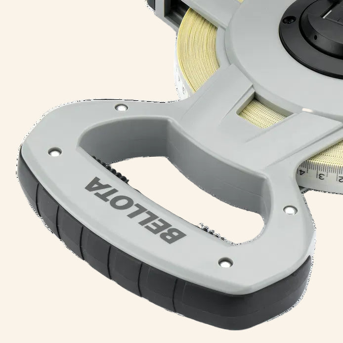 Close-up of a BELLOTA reel with spool of yellow thread
