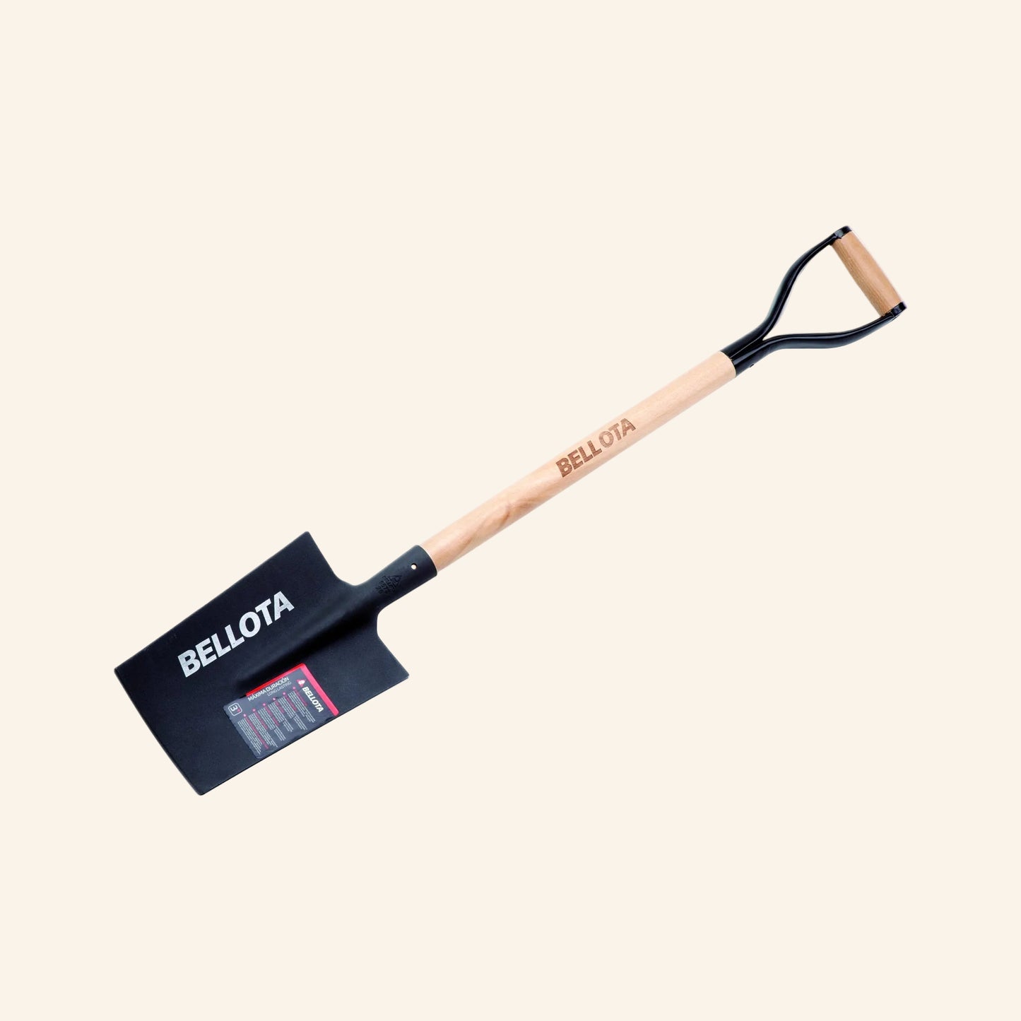 Shovel with wooden handle and black blade on a white background, branded 'Bellota'.